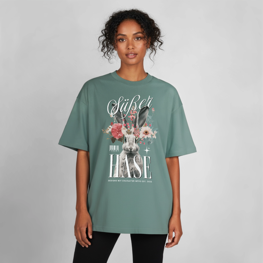 Boxy Unisex T-Shirt mit Hase Design - Grüner Bucht