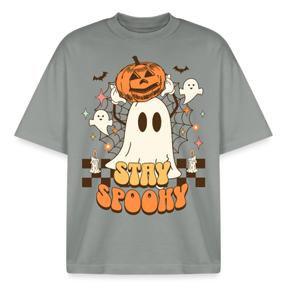 Graues T-Shirt mit Stay Spooky Halloween Motiv, Geist und Kürbis