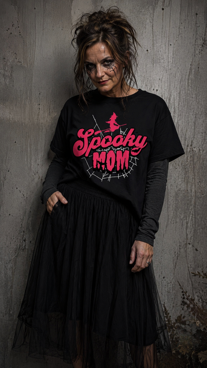 Schwarzes T-Shirt mit pinkem Spooky Mom Hexen Halloween Motiv